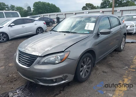 2013 Chrysler 200 Touring z USA, uszkodzony, nr VIN 1C3CCBBB7DN553322